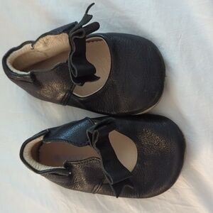 Robeez 12-18 mos black Mary Jane style